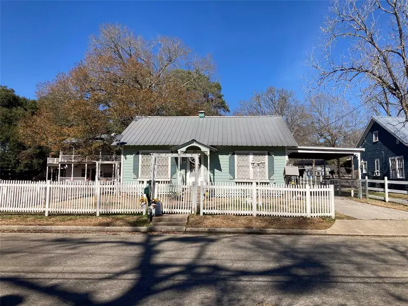 320 W Milam ST, Livingston, TX 77351