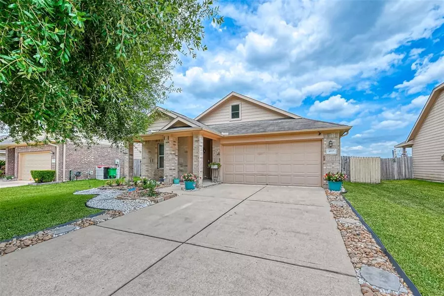 4527 Monarch Blue LN, Fresno, TX 77545