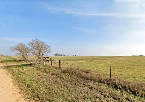 Floresville, TX 78114,604 County Road 232