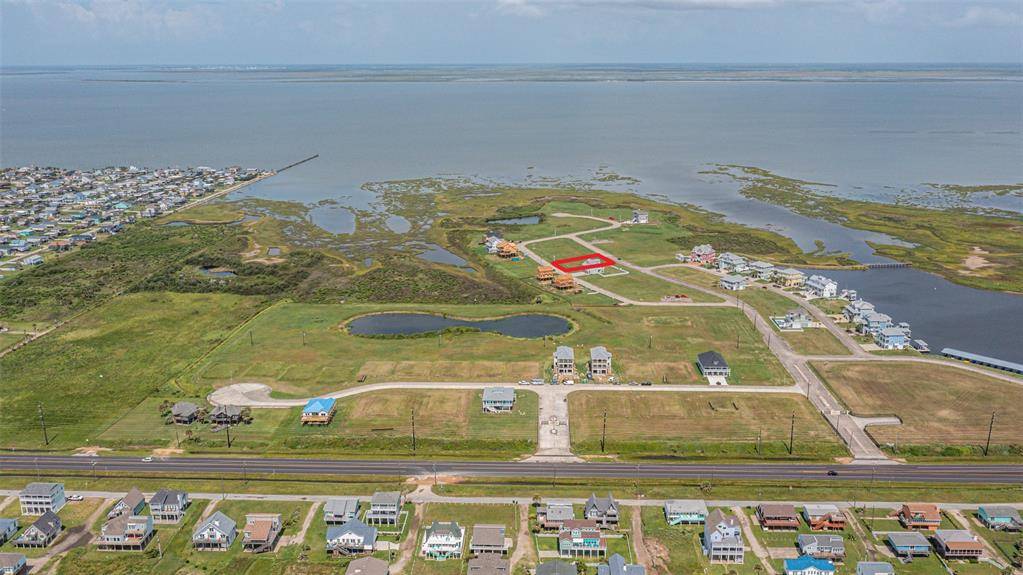 3927 Curlew DR, Galveston, TX 77554