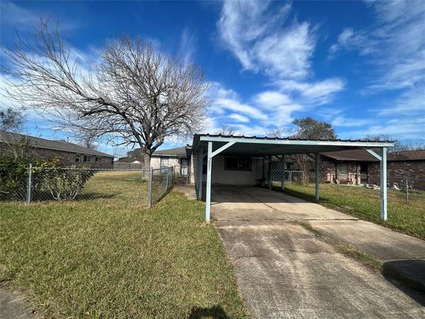 205 Bert ST,  Angleton,  TX 77515