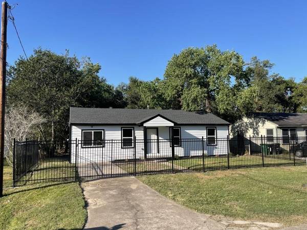 Houston, TX 77033,5233 Higgins ST