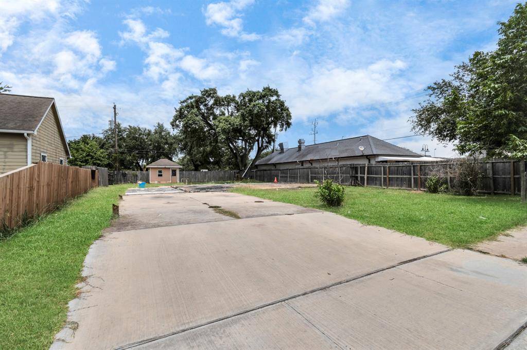 Pasadena, TX 77506,902 W Thomas AVE