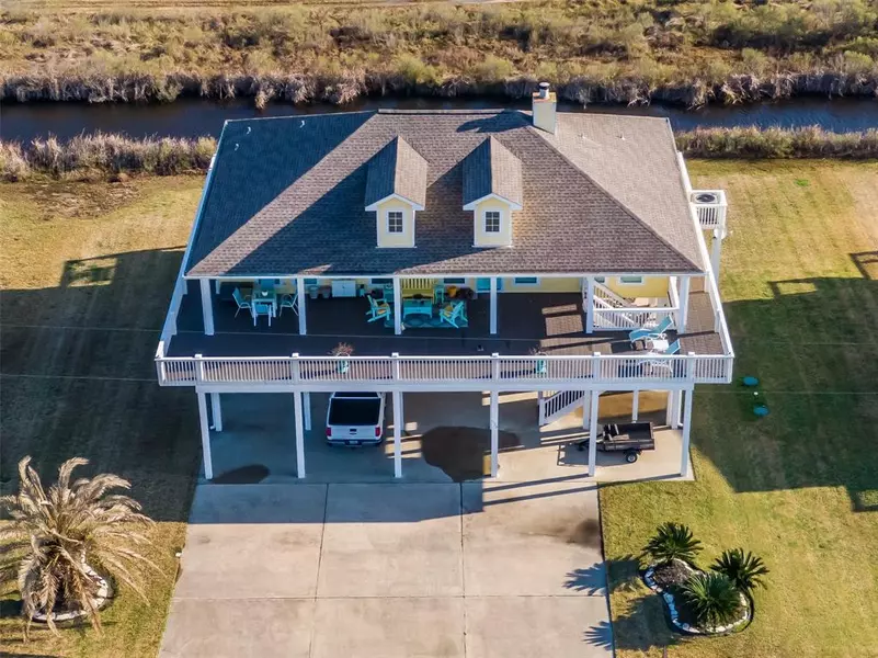 1120 Lagoon DR, Crystal Beach, TX 77650