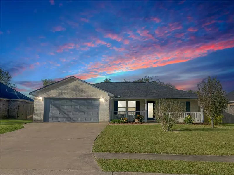 125 Corkwood ST, Lake Jackson, TX 77566