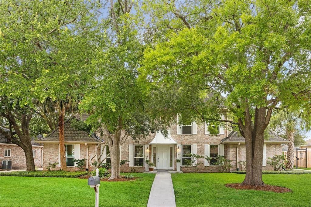 1310 E Vistawood DR, Houston, TX 77077