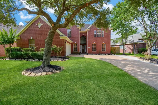 8210 Falling Water CT, Sugar Land, TX 77478