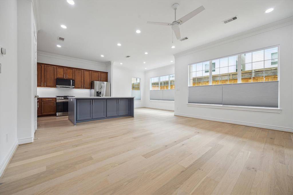 2813 Clinton DR, Houston, TX 77020