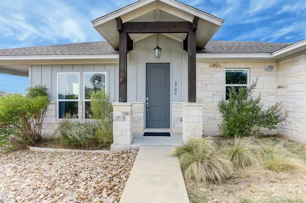 2702 Conestoga CV, Lago Vista, TX 78645