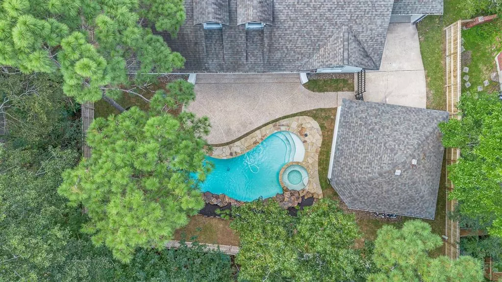 30 E Wedgemere CIR, The Woodlands, TX 77381