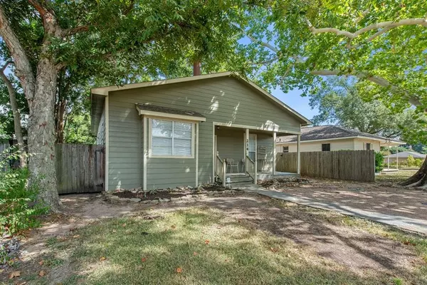 214 Texas ST, Tomball, TX 77375