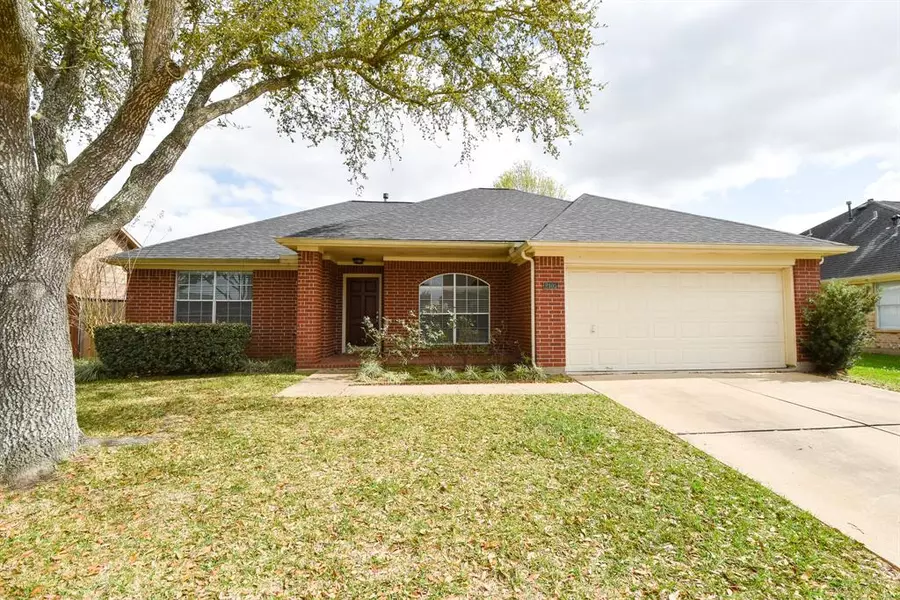 2105 Tower Bridge RD, Pearland, TX 77581