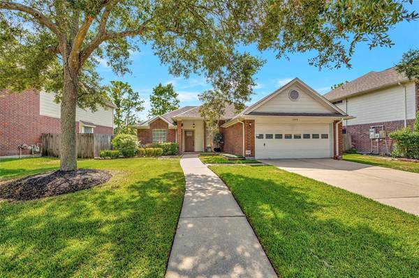 3019 Signal Hill DR, Friendswood, TX 77546