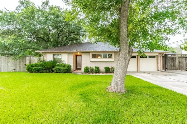 Friendswood, TX 77546,814 Camelot LN