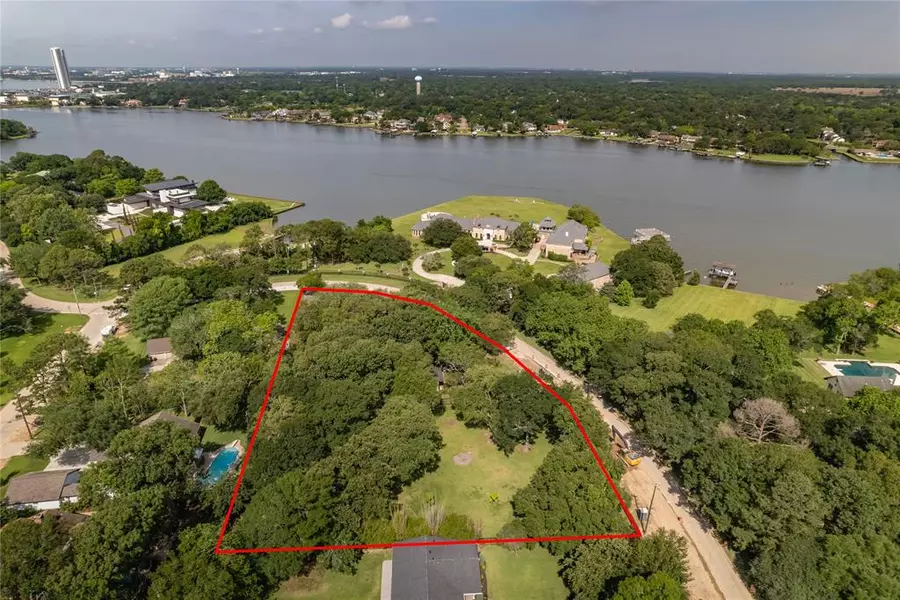 402 Lakeshore DR, El Lago, TX 77586