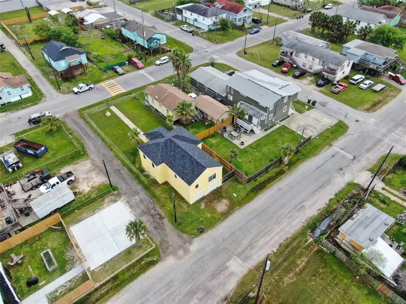 2015 Grover AVE, Galveston, TX 77551