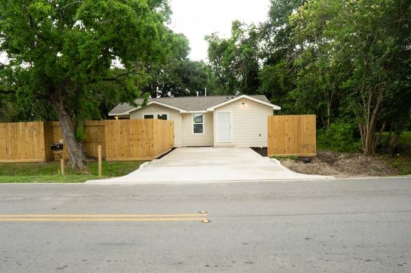 901 Dewalt ST, Houston, TX 77088