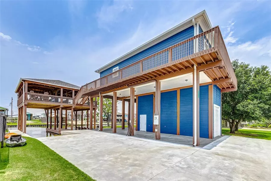 1111 HELEN DOWDY, Crystal Beach, TX 77650