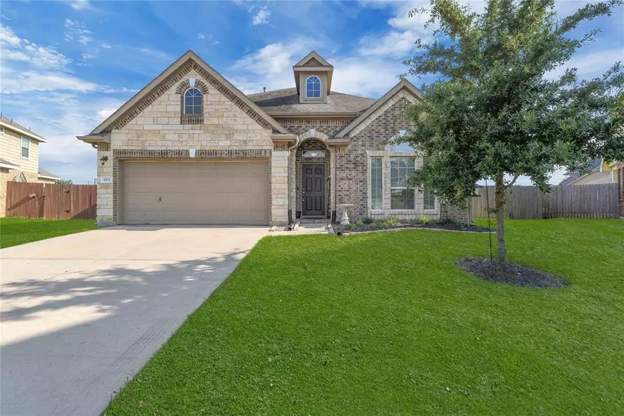 8103 Montego Bay DR, Baytown, TX 77523