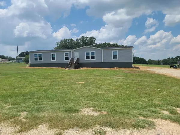 76 County Road 236a, Gonzales, TX 78629