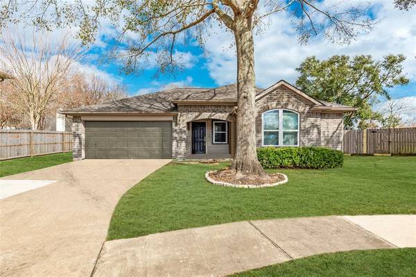 1835 Oak Ridge DR, Kemah, TX 77565