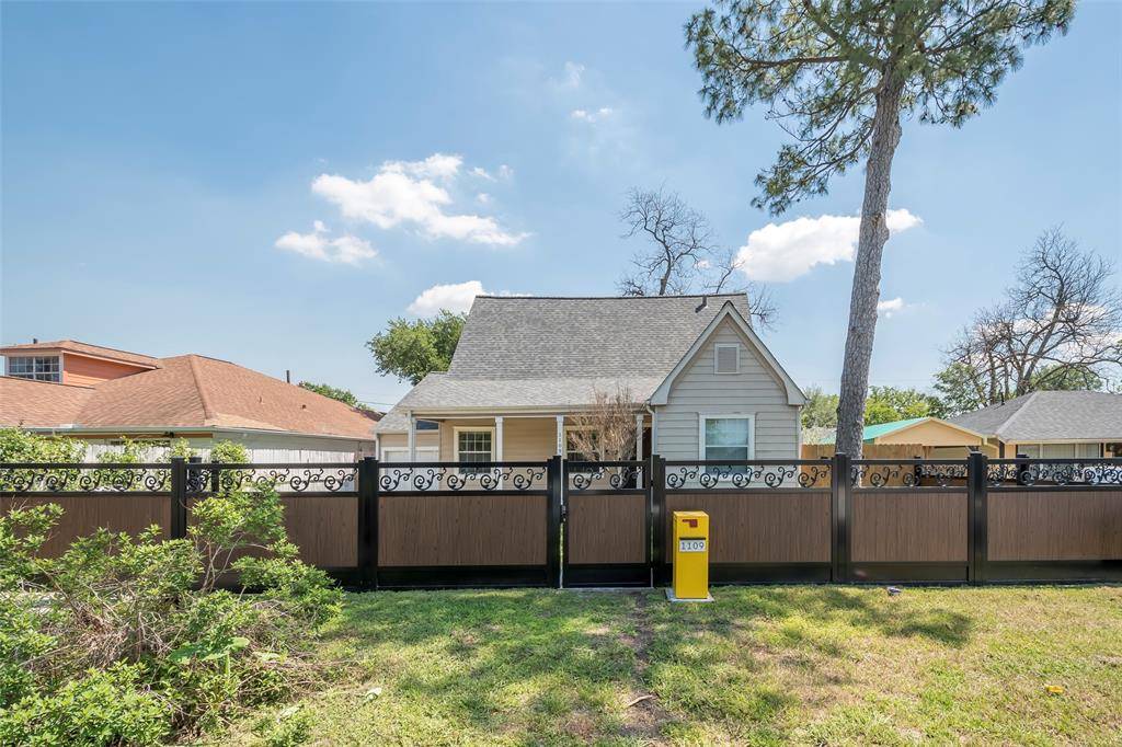 1109 Dismuke ST, Houston, TX 77023