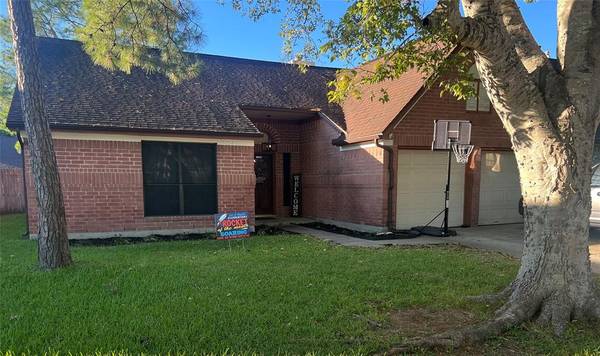 10844 E Linwood DR E, La Porte, TX 77571