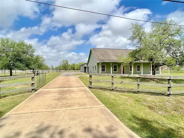 Alvin, TX 77511,4212 County Road 182