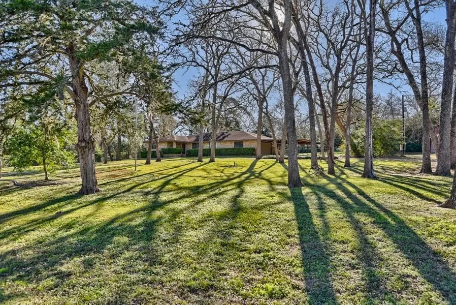 456 Hickory Bend RD, Brenham, TX 77833