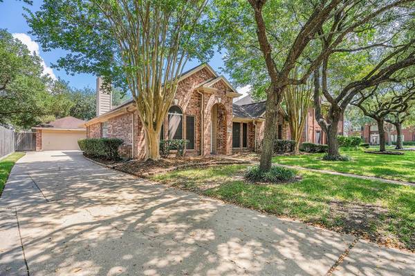 2815 Red Oak LN, Pearland, TX 77584