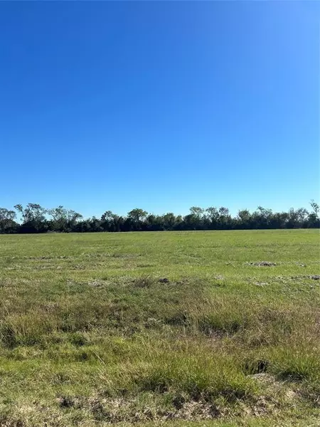 000 Brahman TRL, Angleton, TX 77515