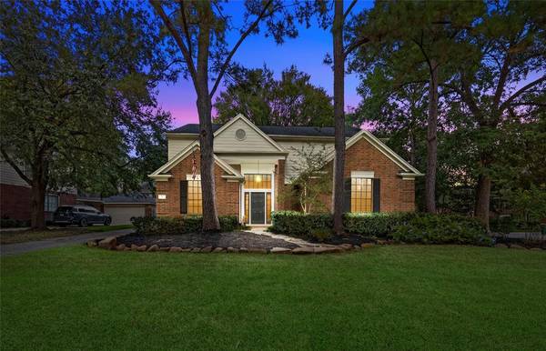 2 Cherry Blossom PL, The Woodlands, TX 77381