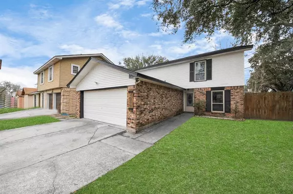 4900 Sandalwood CIR, Baytown, TX 77521