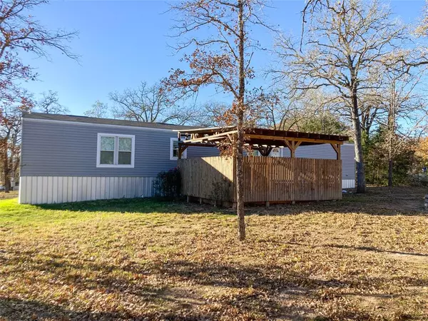 102 Cheyenne,  Smithville,  TX 78957