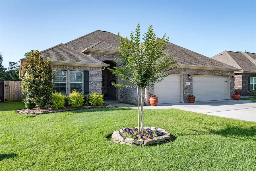 402 Flagstone CT, Dayton, TX 77535