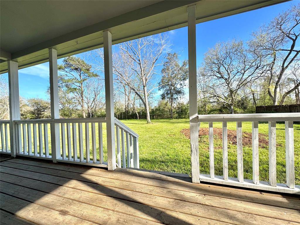 214 Fathom DR, Liverpool, TX 77577