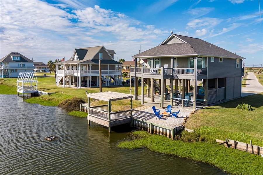 2594 Tide DR, Crystal Beach, TX 77650