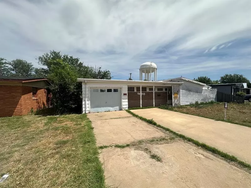 1100 Cinderella DR, Pampa, TX 79065