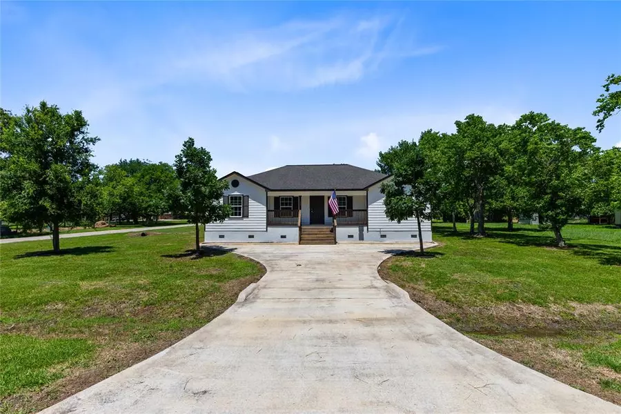 1407 Avenue K, Danbury, TX 77534