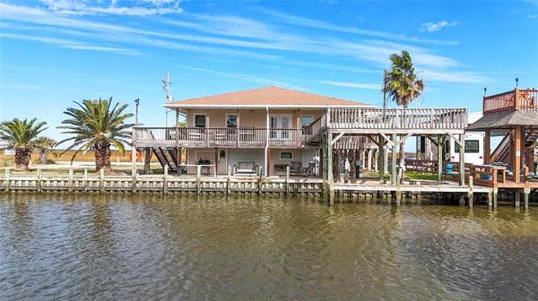 1187 N Stingaree DR, Crystal Beach, TX 77650