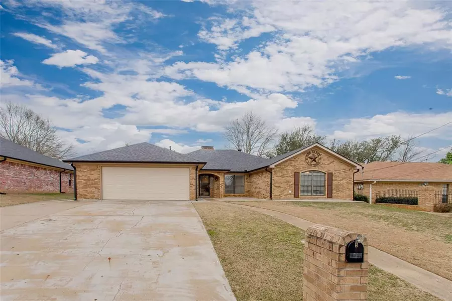 1909 Castlegate DR, Henderson, TX 75654