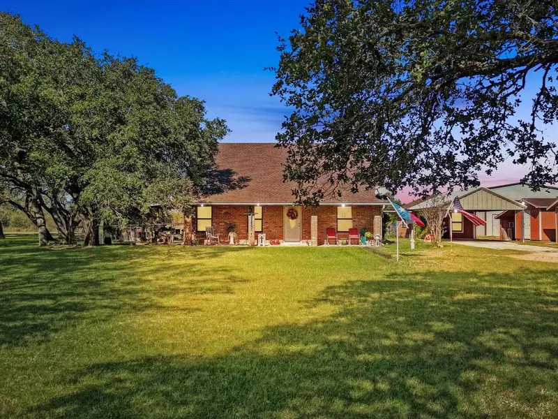 424 Ocelot RD, Inez, TX 77968