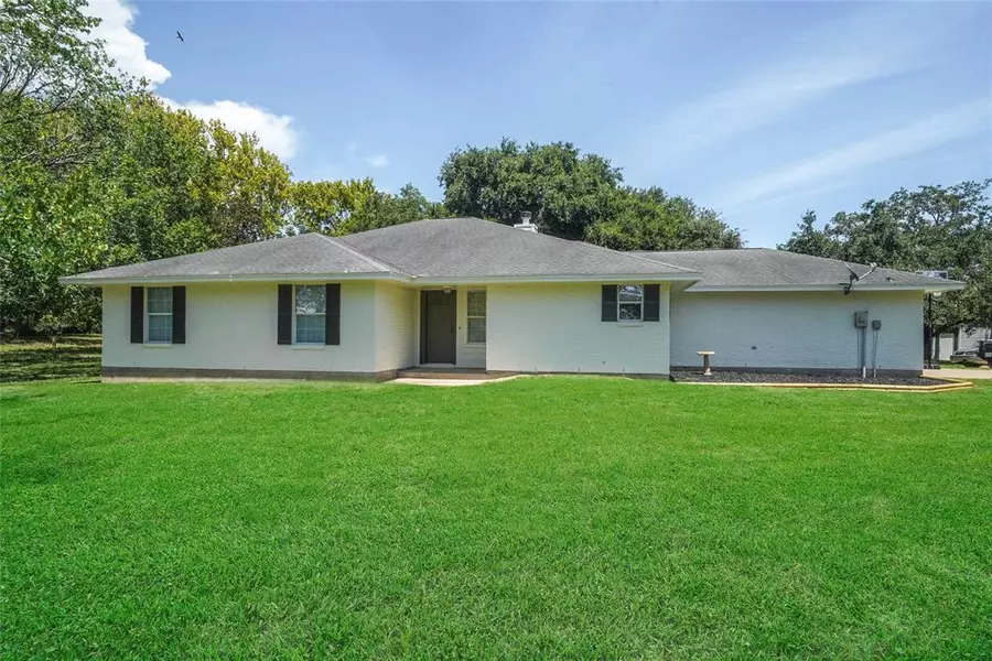 1397 County Road 243, Bay City, TX 77414