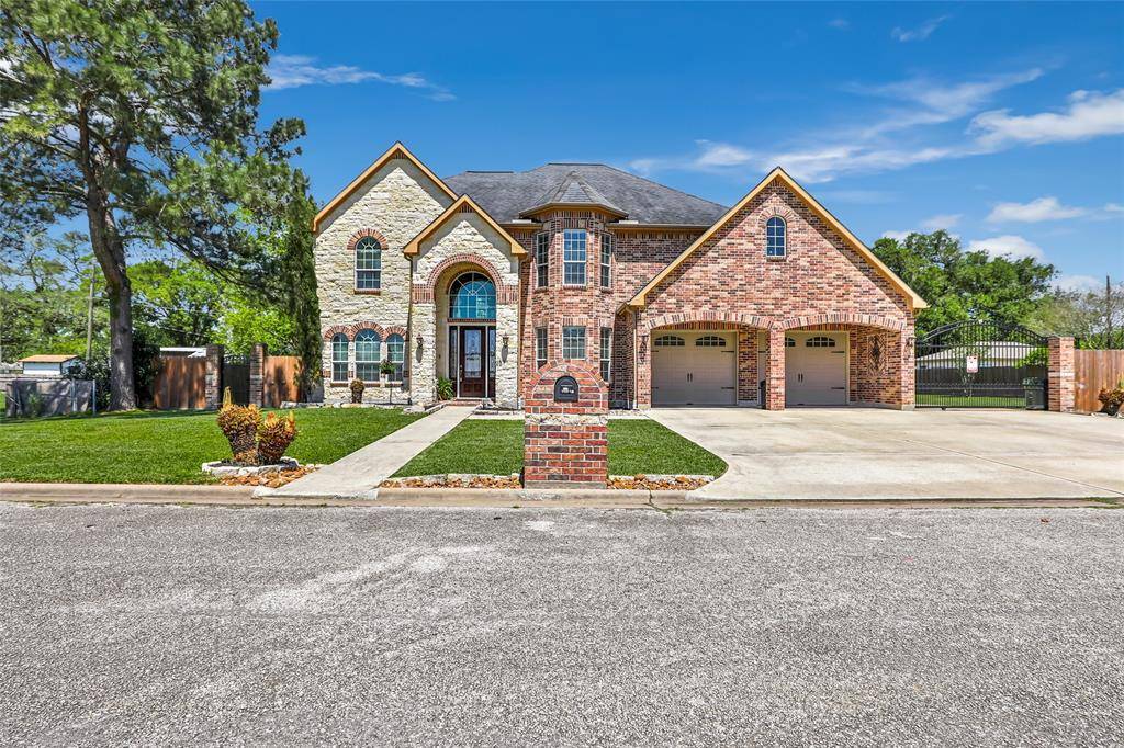 2511 Maple ST, Liberty, TX 77575