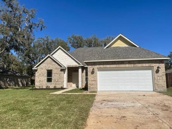 2223 Lakewood DR, West Columbia, TX 77486