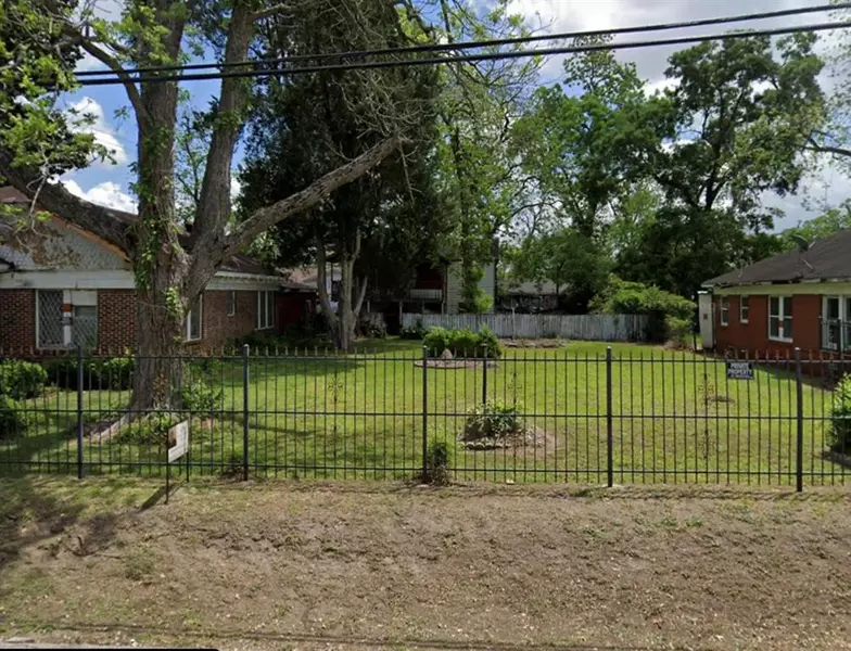 1208 Caplin ST, Houston, TX 77022