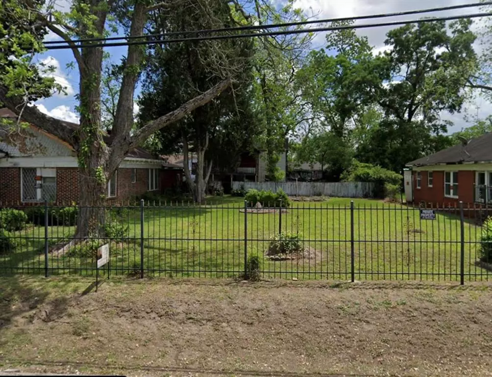 Houston, TX 77022,1208 Caplin ST