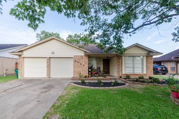 6042 Bee Hive DR, Pasadena, TX 77505