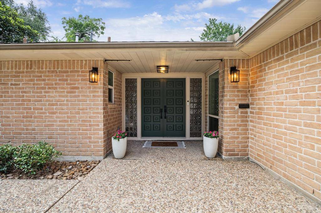 Houston, TX 77042,10002 Wickersham LN
