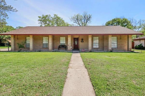 801 Sycamore Street ST, Lake Jackson, TX 77566